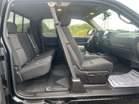 Used 2011 Chevrolet Silverado 2500 LT w/ Interior Plus Package AWD/4WD image 9