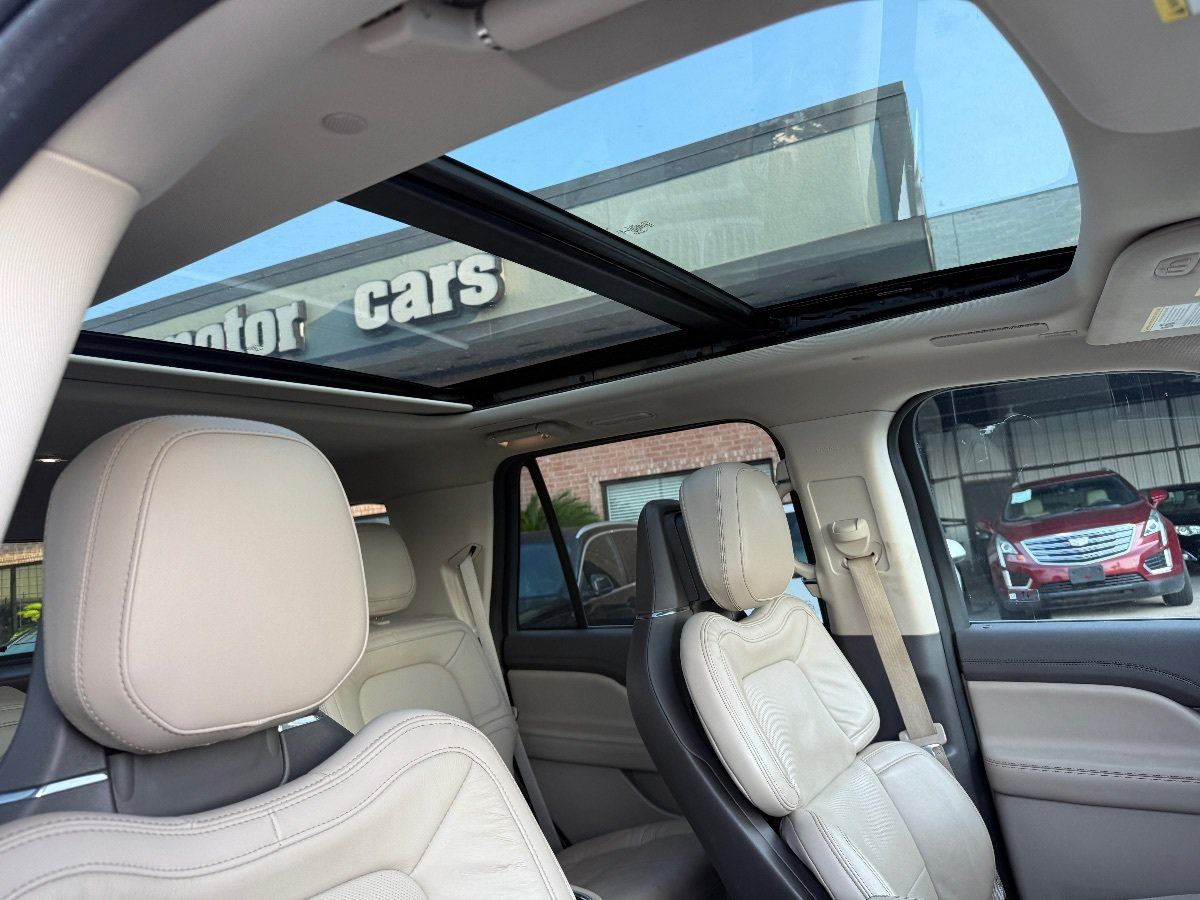 Used 2022 Lincoln Navigator Reserve AWD/4WD image 16