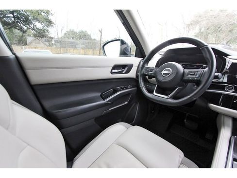 Used 2023 Nissan Pathfinder SL image 7