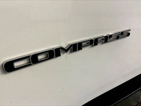 Used 2025 Jeep Compass Limited image 8