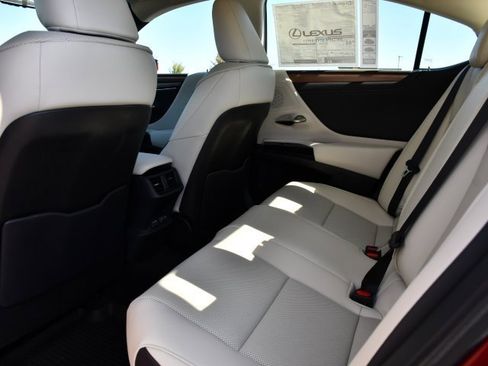 New 2025 Lexus ES 300h w/ Premium Package image 18