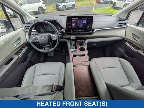 Used 2023 Toyota Sienna XLE image 34
