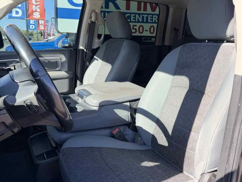 Used 2019 RAM 1500 Classic SLT w/ Luxury Group image 18