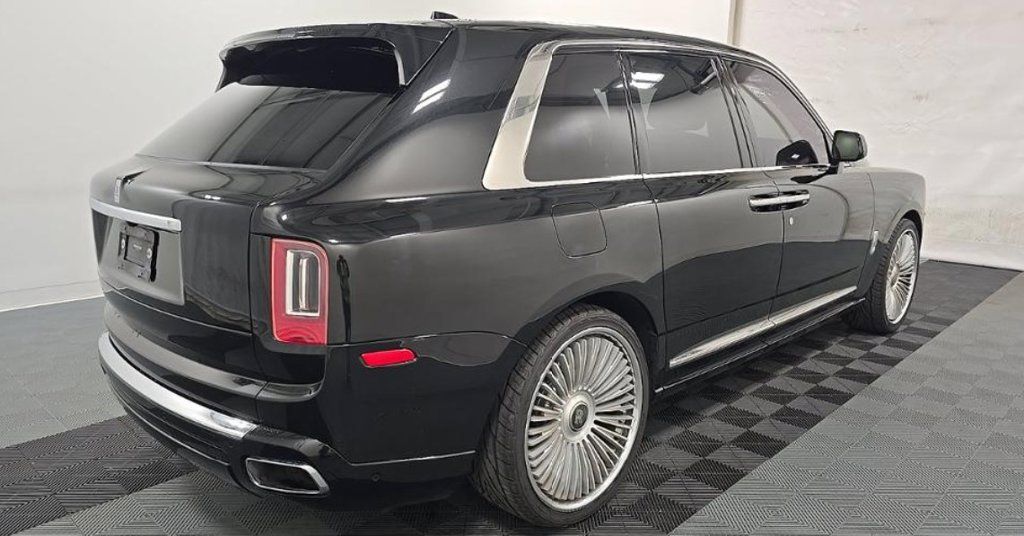 Used 2019 Rolls-Royce Cullinan AWD/4WD image 2