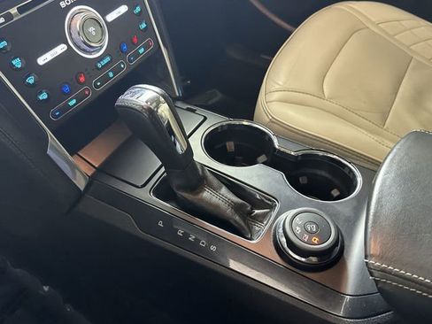 Used 2017 Ford Explorer Platinum image 16