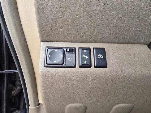 Used 2010 Nissan Pathfinder LE image 19