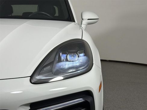 Certified 2023 Porsche Cayenne Platinum Edition AWD/4WD image 15