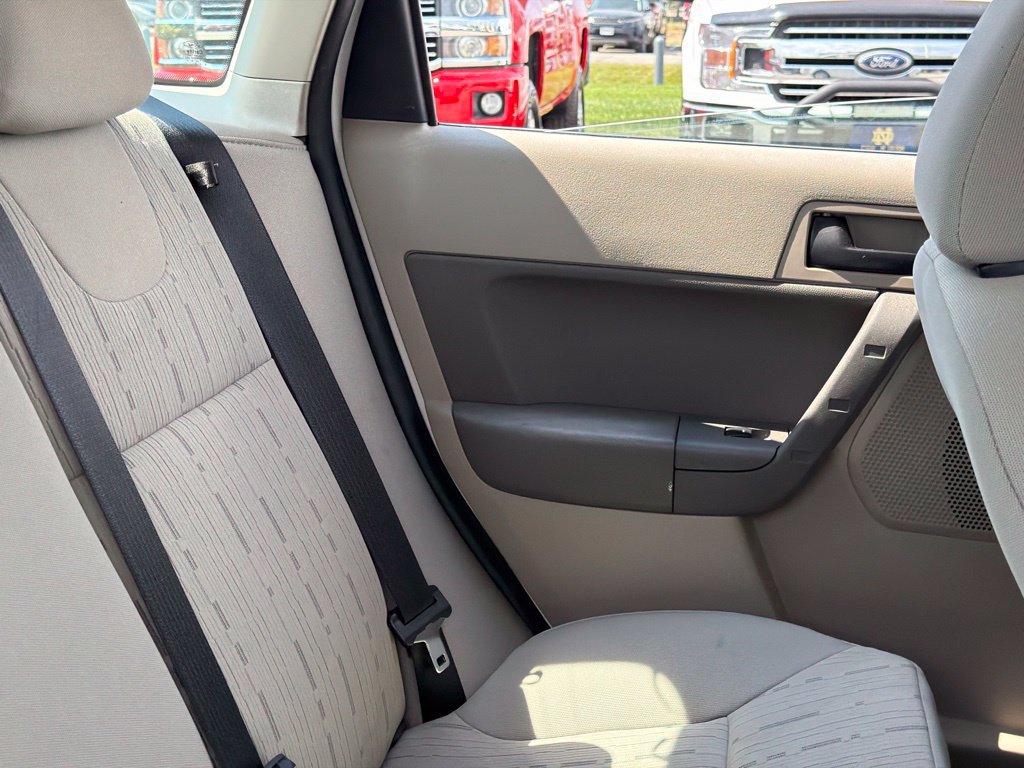 Used 2009 Ford Focus SE FWD image 16