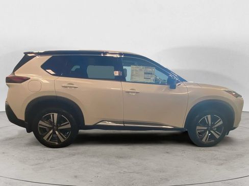 Used 2023 Nissan Rogue SL AWD/4WD image 7