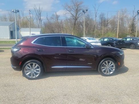 Used 2022 Buick Envision Avenir w/ Technology Package II image 2