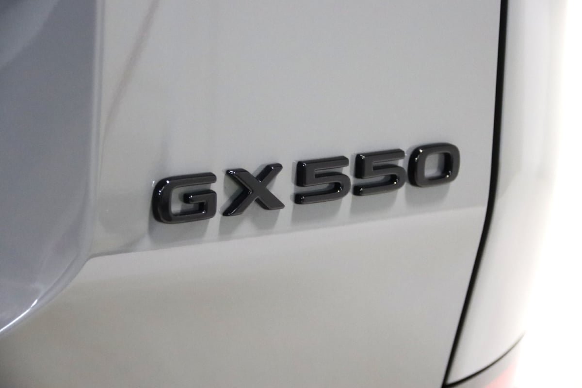 Used 2024 Lexus GX 550 w/ Accessory Package (2T) AWD/4WD image 13