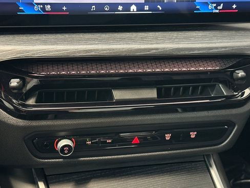 Used 2025 BMW 430i Coupe w/ Convenience Package image 17