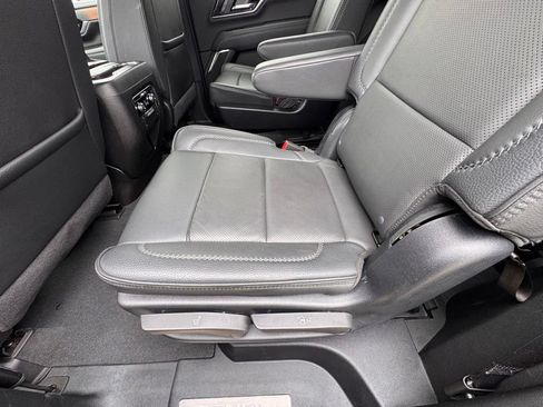 Used 2025 GMC Yukon Denali AWD/4WD image 30