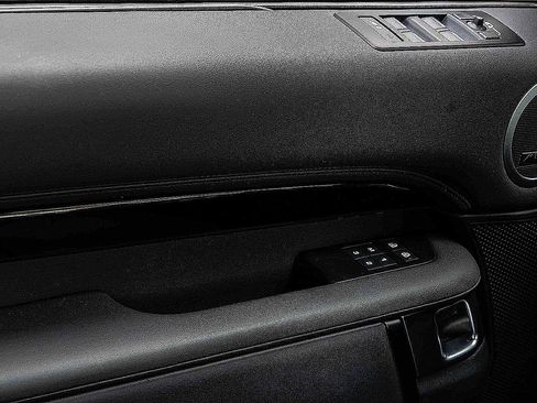 Used 2024 Land Rover Discovery S image 15