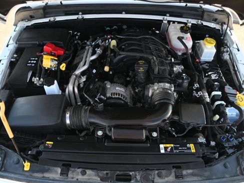 Used 2023 Jeep Gladiator Sport image 23