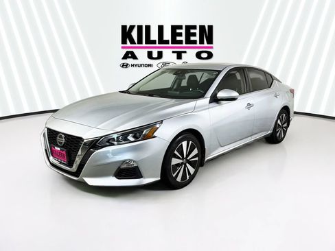 Used 2021 Nissan Altima 2.5 SV w/ SV Premium Package FWD image 3