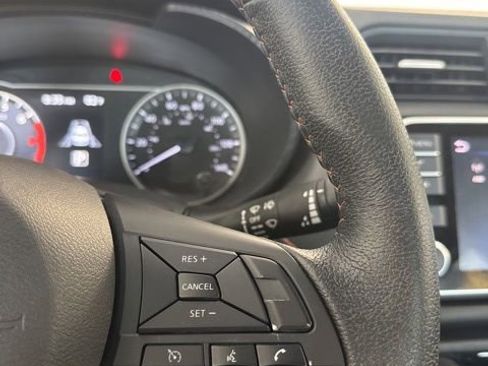 Certified 2022 Nissan Versa SR FWD image 7