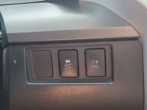 Used 2014 Toyota Tundra SR5 w/ SR5 Upgrade Package AWD/4WD image 27