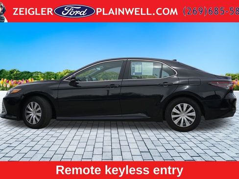 Used 2024 Toyota Camry LE FWD image 2