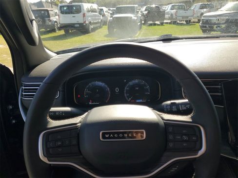 Used 2023 Jeep Wagoneer L Series II image 20