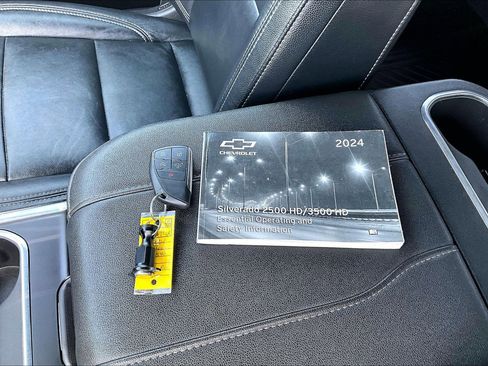 Used 2024 Chevrolet Silverado 2500 LT image 11