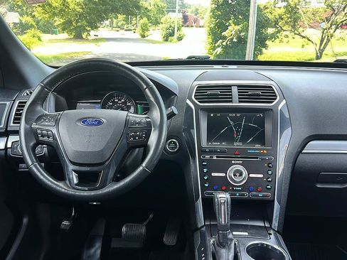 Used 2017 Ford Explorer Sport AWD/4WD image 18