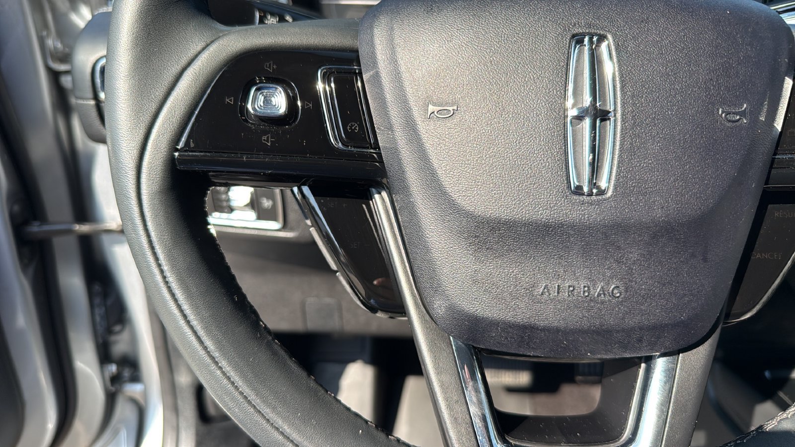 Used 2022 Lincoln Corsair FWD w/ Premium Package image 16