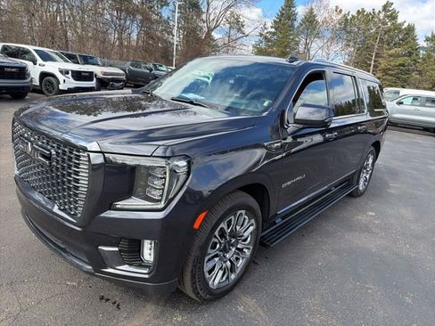 Used 2023 GMC Yukon XL Denali Ultimate image 5