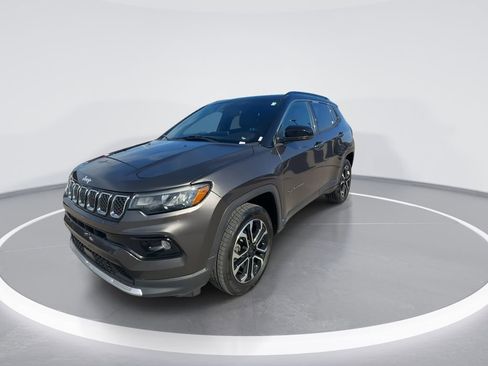 Used 2023 Jeep Compass Limited image 4