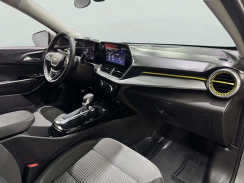 Used 2024 Chevrolet Trax LT w/ Driver Confidence Package FWD image 49