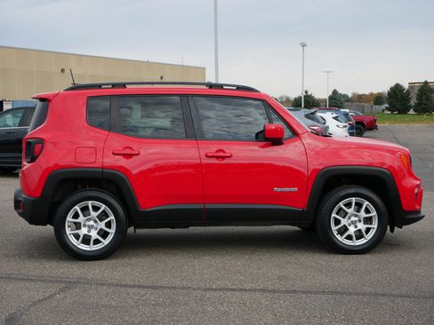Used 2019 Jeep Renegade Latitude w/ Cold Weather Group image 8
