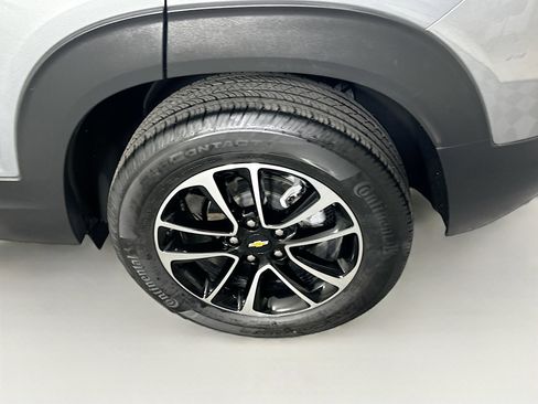 Used 2025 Chevrolet TrailBlazer LT image 11