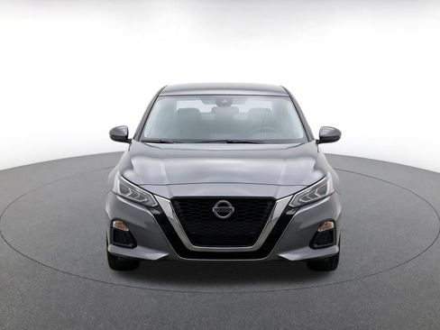 Used 2025 Nissan Altima 2.5 SV FWD image 2