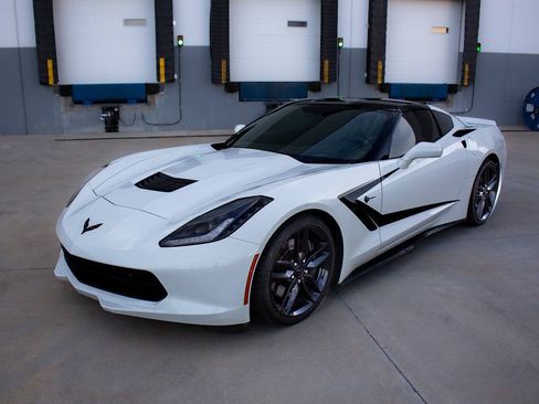 Used 2016 Chevrolet Corvette Stingray Coupe w/ 2LT Preferred Equipment Group RWD image 21