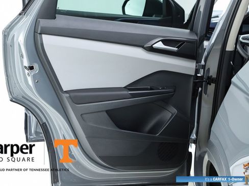 Used 2023 Volkswagen Taos SE w/ Panoramic Sunroof Package image 55