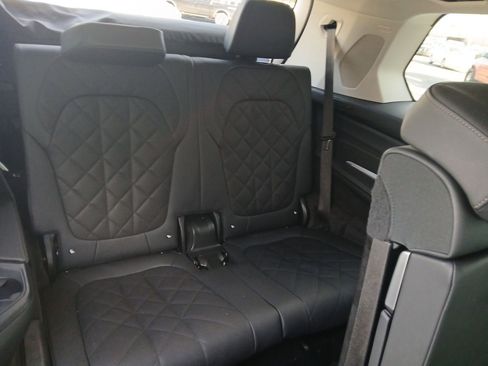 Used 2024 BMW X7 xDrive40i image 23