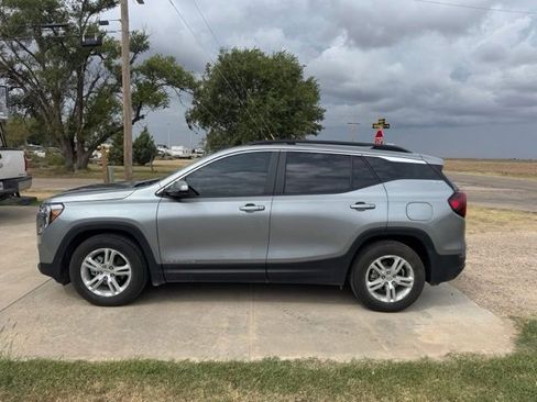 Used 2023 GMC Terrain SLE w/ Driver Convenience Package image 3