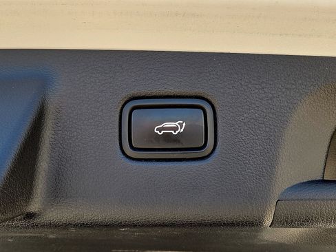 Used 2023 Hyundai Palisade Limited FWD image 13