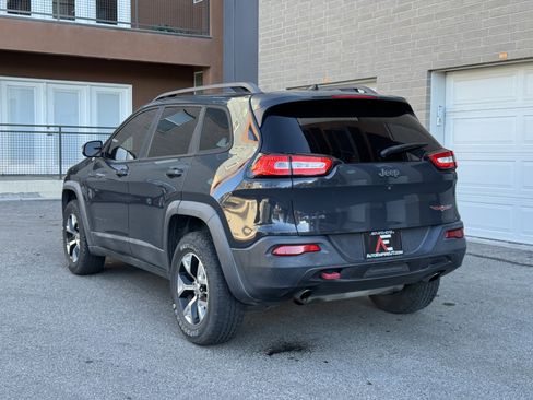 Used 2016 Jeep Cherokee Trailhawk image 3