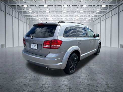 Used 2019 Dodge Journey SE image 7