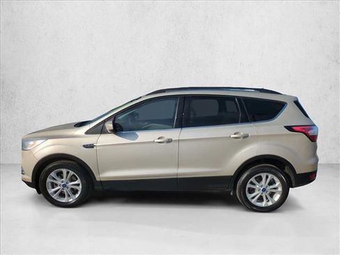 Used 2017 Ford Escape SE w/ Equipment Group 201A image 9