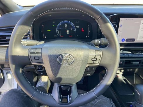 Used 2025 Toyota Camry SE w/ Multimedia Upgrade Package image 33