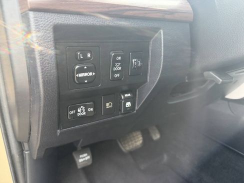 Used 2018 Toyota Tundra Limited w/ Limited Premium Package AWD/4WD image 22