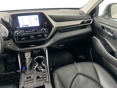Used 2023 Toyota Highlander XLE AWD/4WD image 26