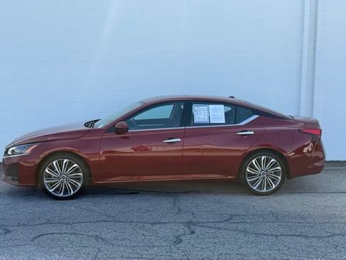 Used 2024 Nissan Altima 2.5 SL FWD image 30