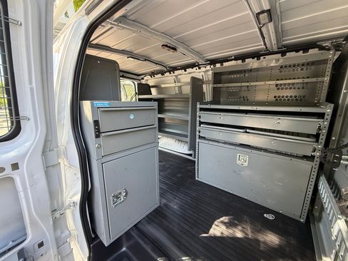 Used 2015 Chevrolet Express 2500 RWD image 20