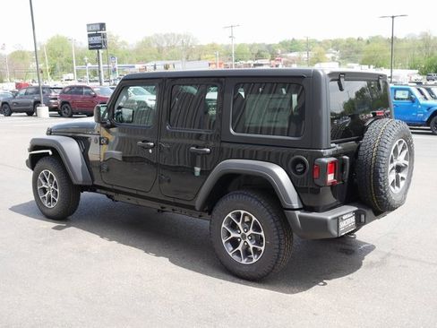Used 2024 Jeep Wrangler Sport S image 9