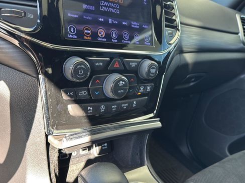 Used 2019 Jeep Grand Cherokee Altitude image 22