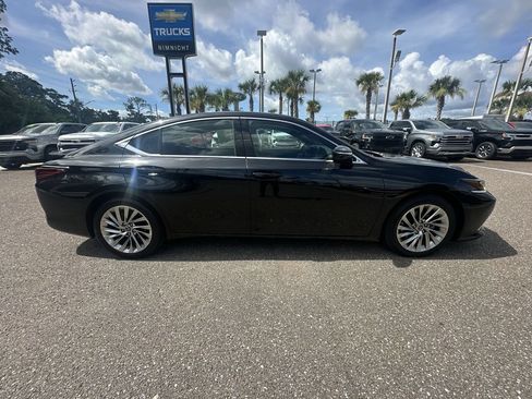 Used 2023 Lexus ES 300h w/ Accessory Package (Z2) FWD image 17