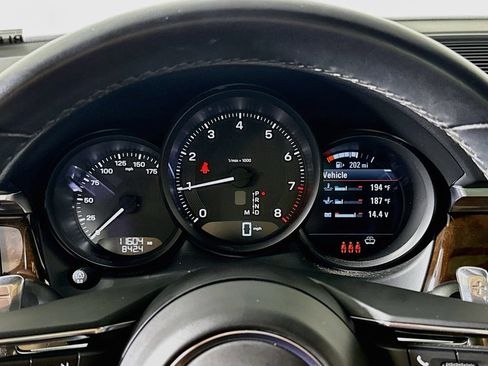 Certified 2024 Porsche Macan AWD/4WD image 13